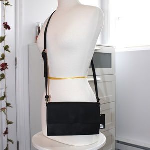 3/15$ 5/25$ NWT Forever 21 black gold crossbody purse letter